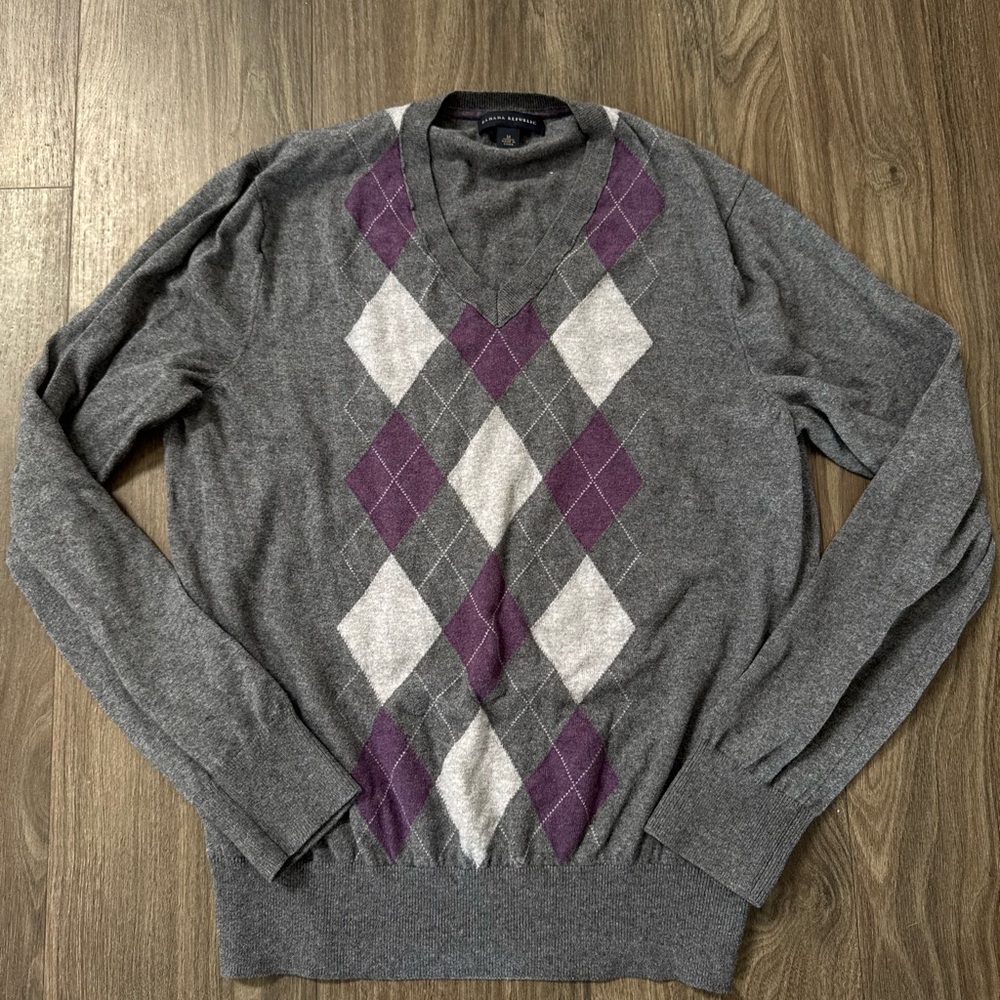 Banana Republic Gray V-Neck Sweater with Purple & Light Gray Argyle